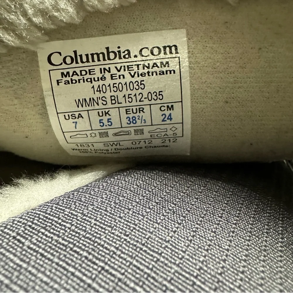Columbia Ice Maiden II women's  boots grey suede textile upper with a faux fur